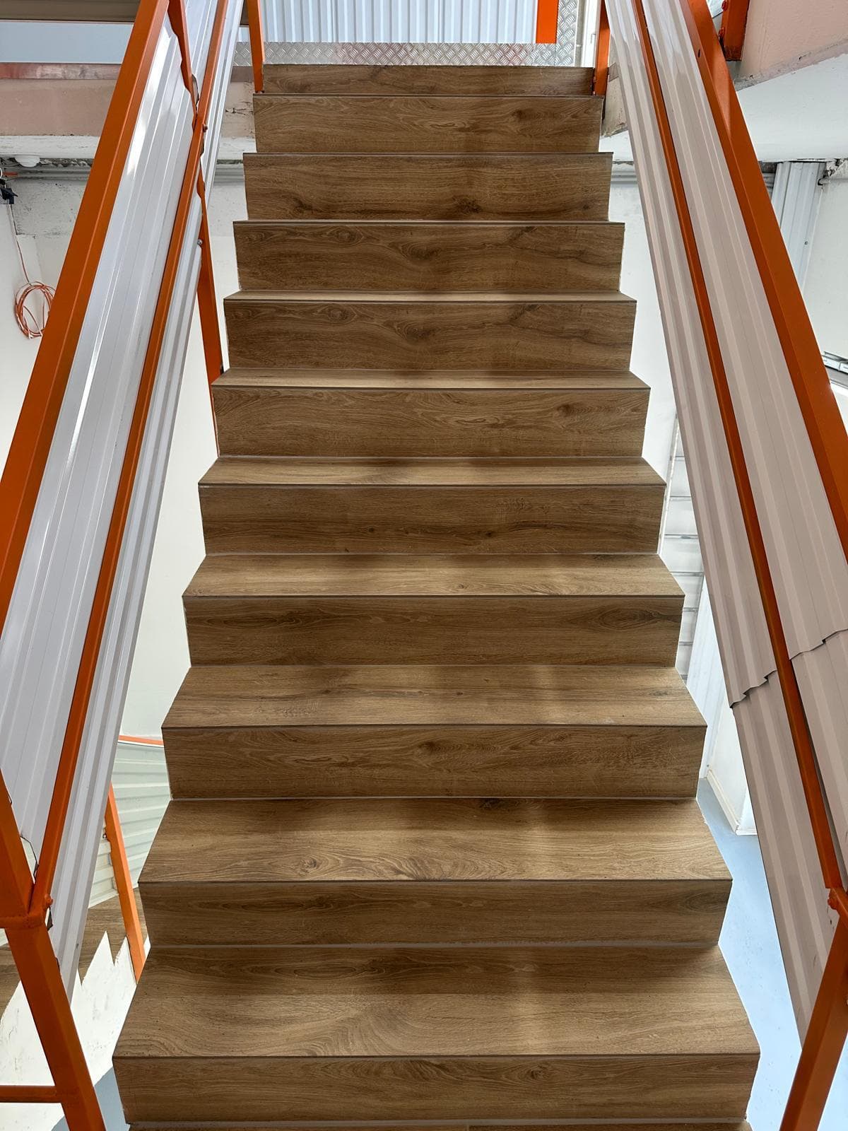 Anlage über zwei Etagen – Treppe zum Obergeschoss