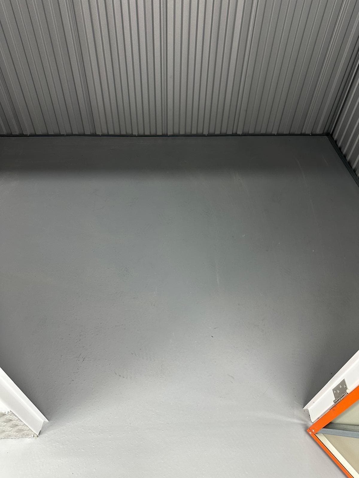 Saubere, leere Lagerbox von innen bei PlatzPlus Bochum